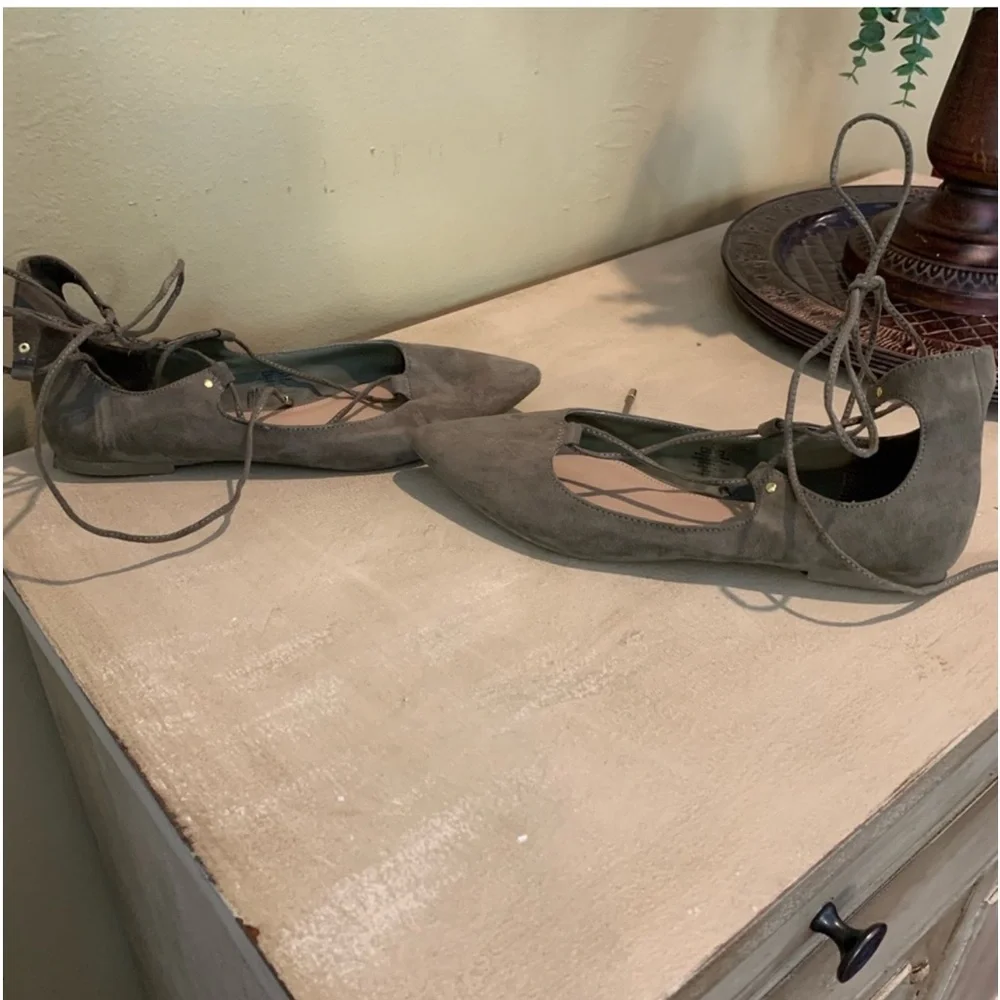 Old Navy Balletcore Woman’s Olive Suade Green Gold Hardware Tie Up Flats Size 8